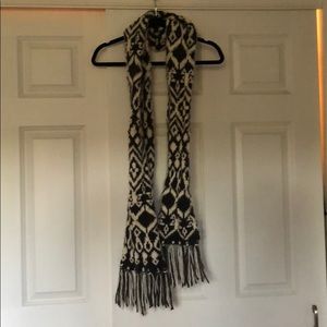 Old Navy dark grey and white scarf